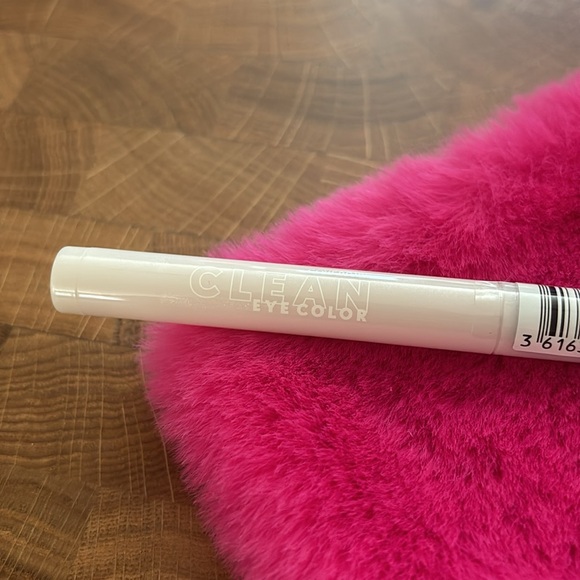 3 for $15/Covergirl Clean Eye Color in 301 ICY FROST Eyeshadow Stick - Picture 2 of 3